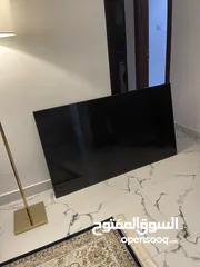  1 تلفزيون مستعمل نظيف اقل من شهر الاستخدام ولكن الشاشه مكسوره لازم التصليح but the screen is broken