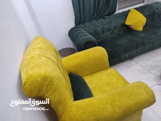  3 طقم كنب 7 مقاعد تفصيل ضغط 40 خشب لاتيه مستعمل استعمال بسيط وطقم كورنر للبيع