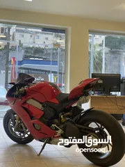  3 Ducati panigale V4 s