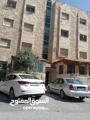  4 شقه للبيع حي العبدلات مطله ع شارع شيك