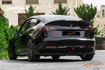  2 Tesla Model 3 2023 Standard plus   السيارة مميزة جدا و قطعت مسافة 7,000 كيلو متر فقط فقط