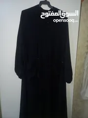 14 شروة مجموعة ملابس شبه جديده  ملابس نظيفة جدا يوجد فساتين سهره ملابس بيتيه بيجامات عبايات اطقم احذيه