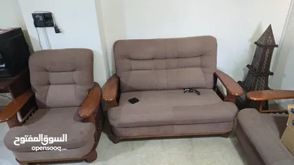  4 أثاث مستعمل للبيع بداعي السفر بحالة جيدة