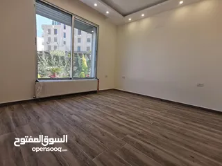  17 شقة ارضيه 210 م وحديقه وكراج 300 م في اجمل مناطق قرية النخيل