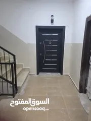  1 شقه للايجار السنوي جديده لم تسكن بعد والعماره جديده متوفر مصعد وكراج سياره