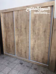  6 غرفة نوم بلون خشبي مميز