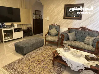  4 طقم كنب غرفه ضيوف مع طقم طاولات للبيع بسعر مغري