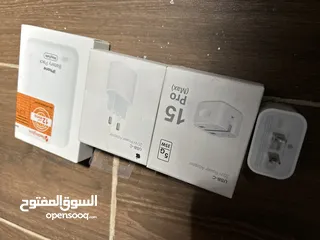  1 شواحن ايفون للبيع مع power bank اصلي ابل