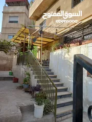  2 عمارة ثلاثة طوابق موقع مميز  في حي العبدلات