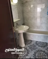  6 شقة مميزة بتشطيبات ممتازة للإيجار في منطقة الغويرية محافظة الزرقاء تصلح لعرسان.