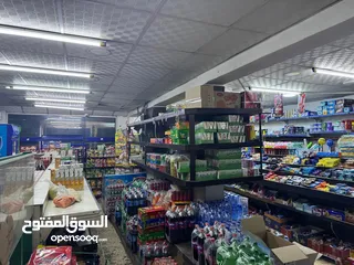  4 سوبر ماركت في موقع مميز للبيع
