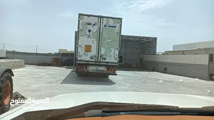  3 ورشه إصلاح الشاحنات والمعدات الثقيله  للبيع او الاستثمار في كرشا الصناعيه..