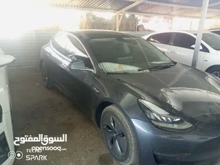  18 تسلا 3 لونج رينج دول ماتور بطاريه كبيره ودفع رباعي  لون فيراني مميز بحاله الوكاله