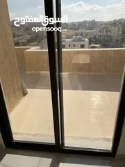  25 شقة اخير مع روف/ مساحة 176م/ ترس واسع جداً و مطل على شارعين/ صرف صحي واصل