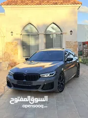  1 BMW 2023 530i وارد الشركه