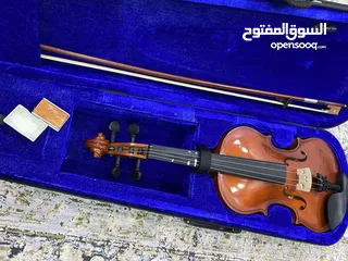  2 الة موسيقية (كمان)