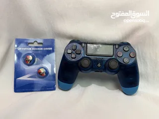  1 ايادي بلايستيشن 4 كوبي نخب اول مع شاحن و جوي ستيك  يوجد لونين ازق وأحمر