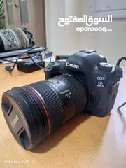  1 Canon 5D Mark 4 + ef 24-60mm lens + flash