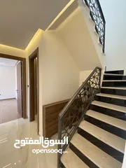  15 شقة طابق ثالث مع روف دوبلكس 215 متر وتراس 90 متر في ضاحية النخيل بسعر مميز جداا