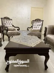  10 طقم كنابيات مع طاوله كبيرة وثنين وسط وبرداي