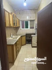 5 بيت طابقين للبيع كاش  في مخيم الزرقاء