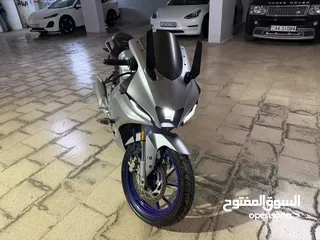  1 للبيع – دراجة نارية رياضية بحالة الوكالة  Yamaha R15M موديل 2023