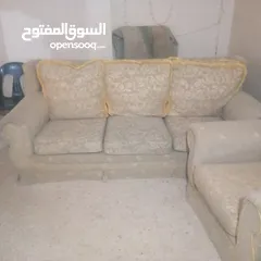  2 طقم كنب جيد جداً سعر مغري سبعة مقاعد بحاله جديده بحاله وكاله 25دينار