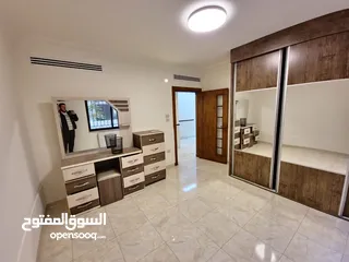  1 شقة فارغة في عبدون 220م ط2