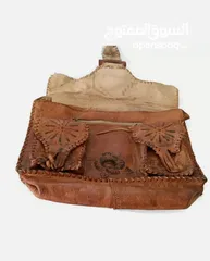  5 شنته انتيكا عليها ختم جلد