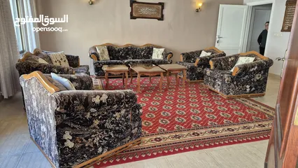  7 سجادة عجمية ذات لون جميل جدا جدا ومشرقة وبحالة ممتازة وكانها جديدة وبسعر لا يعوض اغتنم الفرصة