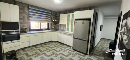  7 شقة وسط البلد قريبة من جميع الخدمات الشقة مكونة من غرفتين وصالون وحمامين ومطبخ وبرندة