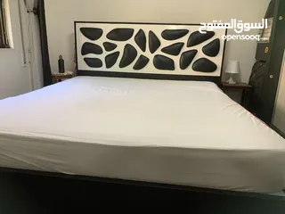  1 تخت حجم كينغ مع فرشة