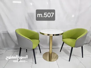  3 طاولات و مكاتب