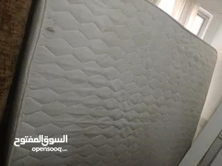  1 فرشة تخت للبيع