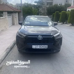  9 Toyota Rav4 model 2023  وارد الوكالة و ما زالت تحت الكفالة قطعت فقط 29 الف كيلو فحص كامل بلا حوادث