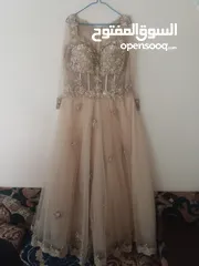  4 فستان خطوبة وعقد راقي جداً بسعر خيااالي ب25الف ريال يمني فقط