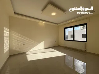  8 شقة أرضية فاخرة للبيع طريق المطار الحويطي خلف المدارس العالمية .. بسعر لقطة