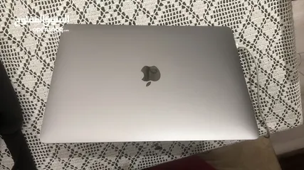  1 Laptop macbook pro 13.3inch  2020  four thunderbolt 3 ports