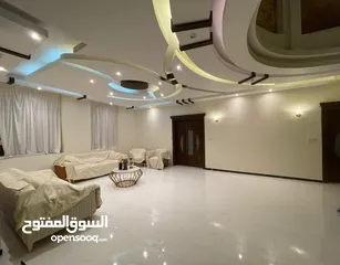  3 فله عمل خاص للبيع في حده