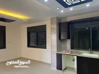  2 شقه مميزه للبيع في البيره قرب مستشفى المستقبل