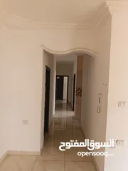  3 شقة طابق ثاني 150متر مع مصعد للبيع بسعر مغري