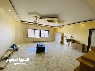  3 شقة بالرابية طابق ثالث 180م2 فارغة 3 غرف نوم (1) ماستر 3 حمامات إطلالة مميزة.