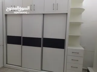  1 خزانة كبيرة ممتازة مع زاوية  للبيع