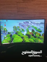  2 شاشه مع الكرتونه بحالة الوكاله