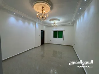  9 شقة أرضية سوبر ديلوكس مع ترس وكراج خاص منطقة جميله وقريبة من الأسواق والخدمات 3 مداخل
