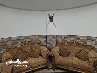  3 طقمين كنب واحد  9 مقاعد خشب الزان استعمال خفيف وطقم معيشة 7 مقاعد