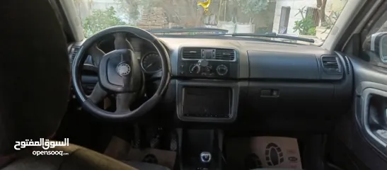  1 سكودا فابيا 2012