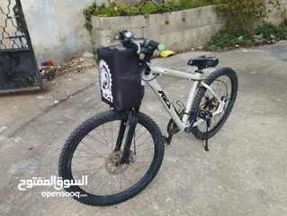  2 دراجة هوائية من نوع جبلي بدون عيوب وبحالة جيدة جدا للبيع