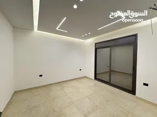  15 شقة روف باطلالة مميزة مساحة بناء 155م داخلي و 165م ترس بسعر مميز في عبدون