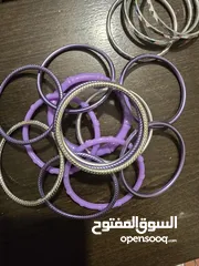  15 اساور بلاستيك بنفسجي، وفضي عدد 15
